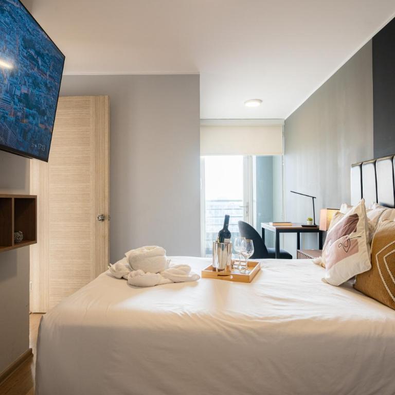 Centric Apartments by Vibrant - Three-Bedroom Apartment with Balcony - 4