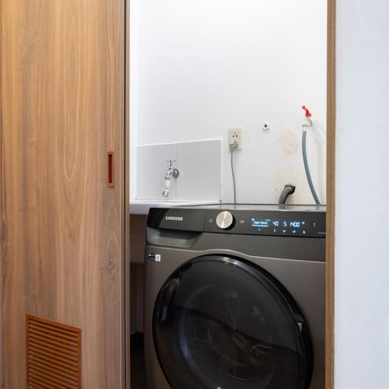 Centric Apartments by Vibrant - Three-Bedroom Apartment with Balcony - 7