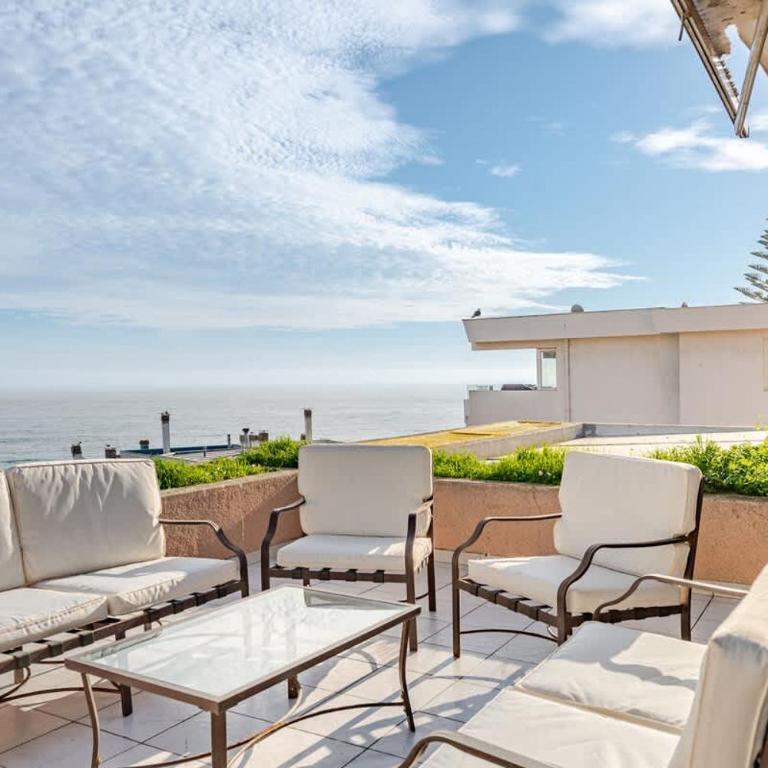 Spacious ocean view apt - 3 min walk - Apartment - 15