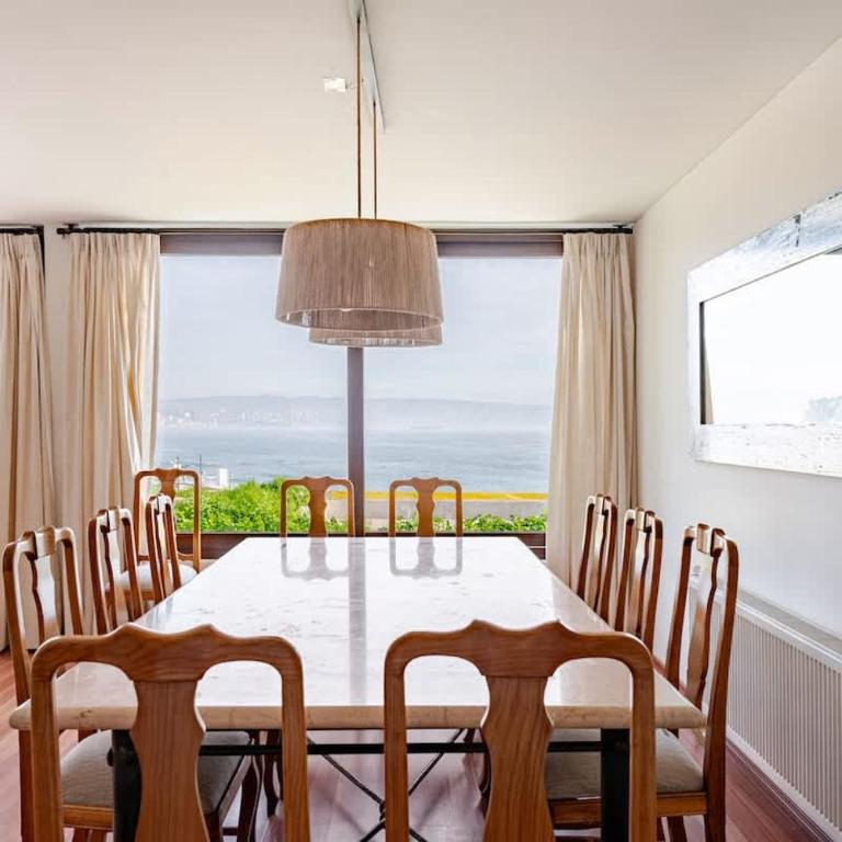 Spacious ocean view apt - 3 min walk - Apartment - 6