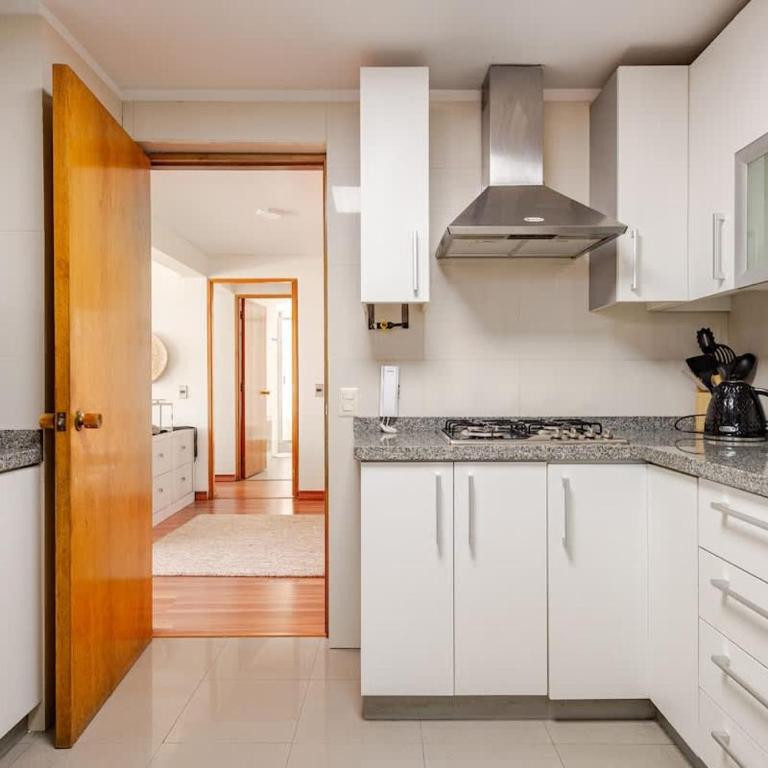 Spacious ocean view apt - 3 min walk - Apartment - 11