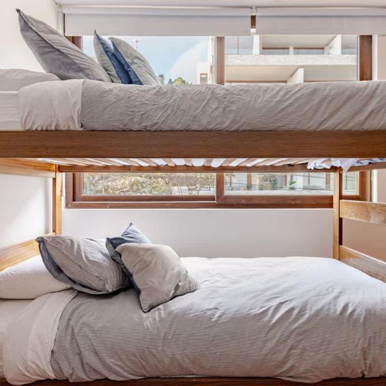 Spacious ocean view apt - 3 min walk - Apartment - 25