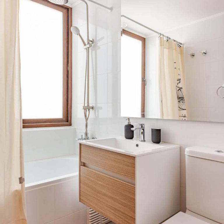 Spacious ocean view apt - 3 min walk - Apartment - 41
