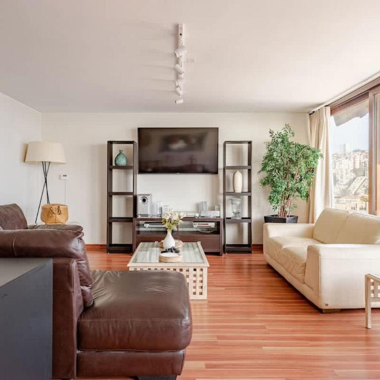 Spacious ocean view apt - 3 min walk - Apartment - 7