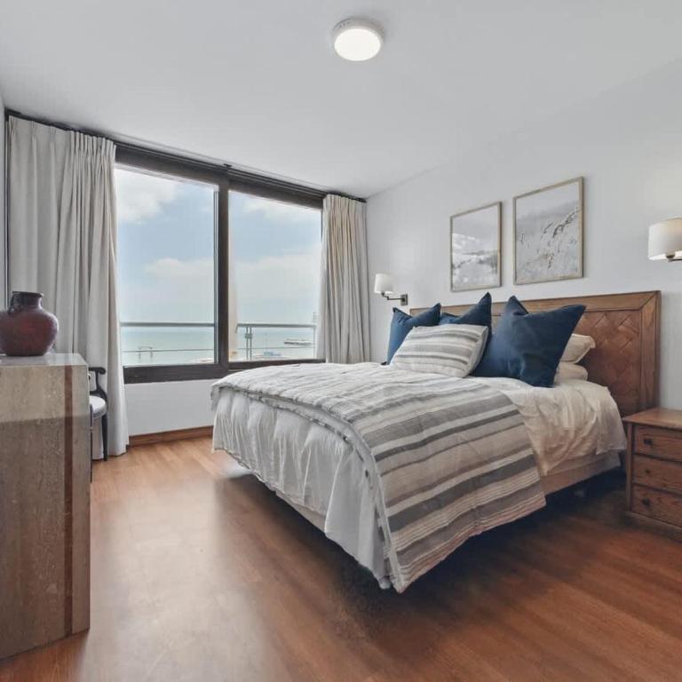 Spacious ocean view apt - 3 min walk - Apartment - 38