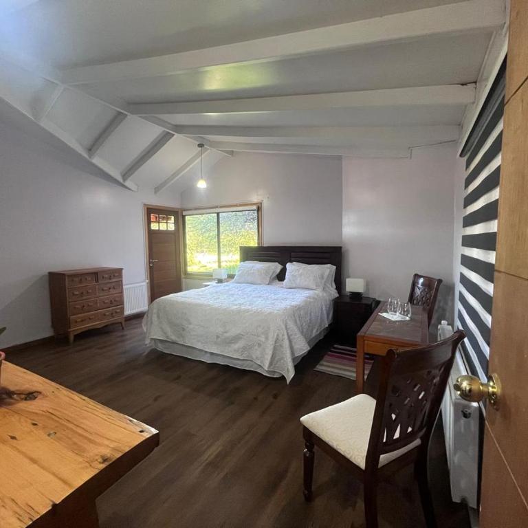 Hospedaje el juncal - Suite con bañera de hidromasaje y cama grande - 3