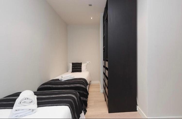Diagonal Avenue Apartment - Three-Bedroom Apartment - 15