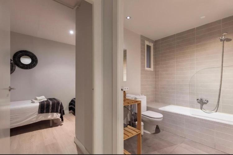 Diagonal Avenue Apartment - Three-Bedroom Apartment - 17