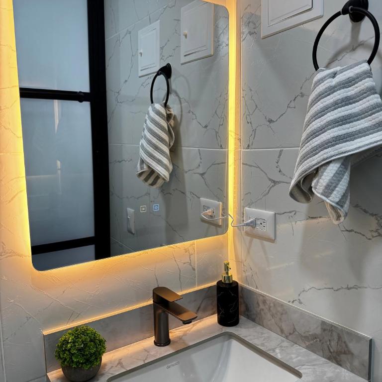 Moderno Studio con Rooftop y Vista a la Ciudad Zona 93 - Apartamento de 1 dormitorio - 12