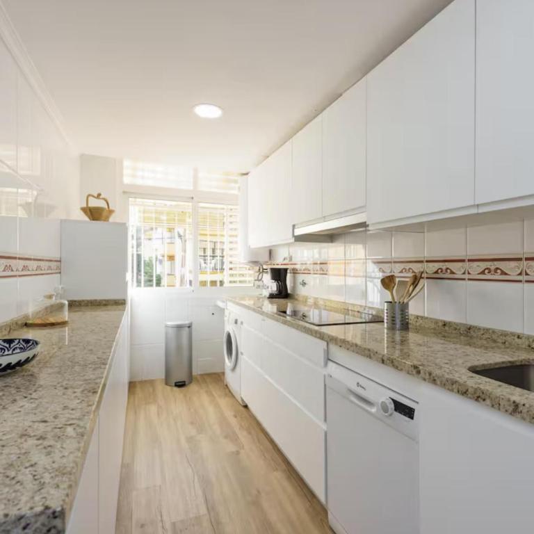 Holidays2Malaga Pedregalejo Terrace 150 mts beach - Apartamento con terraza - 6