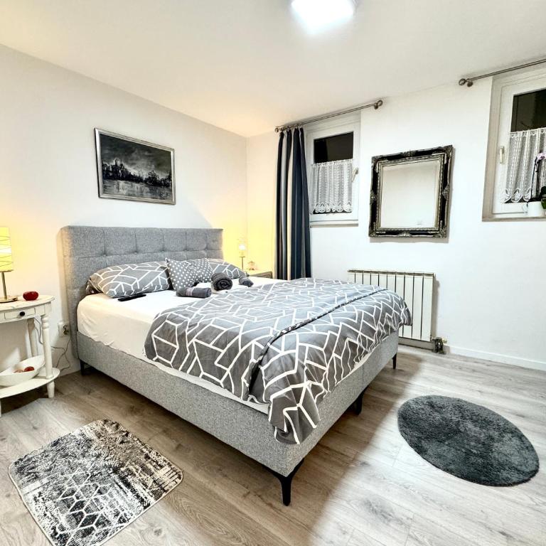 Hostel Pansion Lion - Standard Double Room with Shared Bathroom - 1