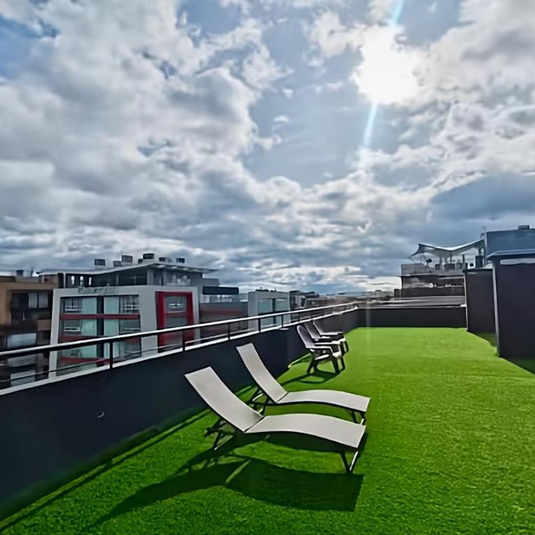 Moderno Studio con Rooftop y Vista a la Ciudad Zona 93 - Apartamento de 1 dormitorio - 26