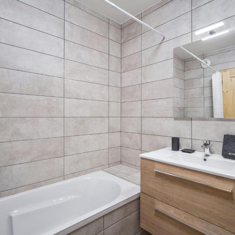Chaleureux T3 6 personnes avec terrasse, garage et linge inclus - Appartement 2 Chambres - 11
