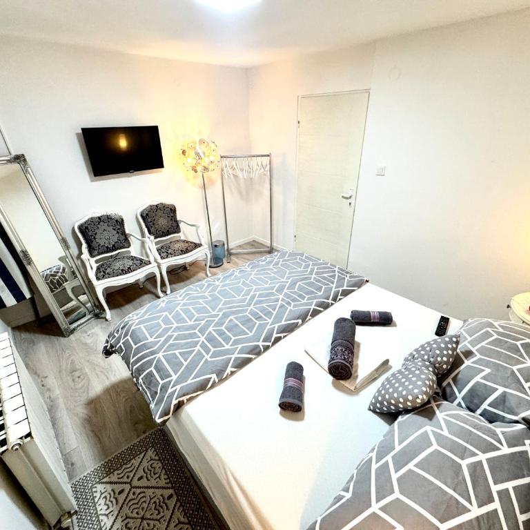 Hostel Pansion Lion - Standard Double Room with Shared Bathroom - 4