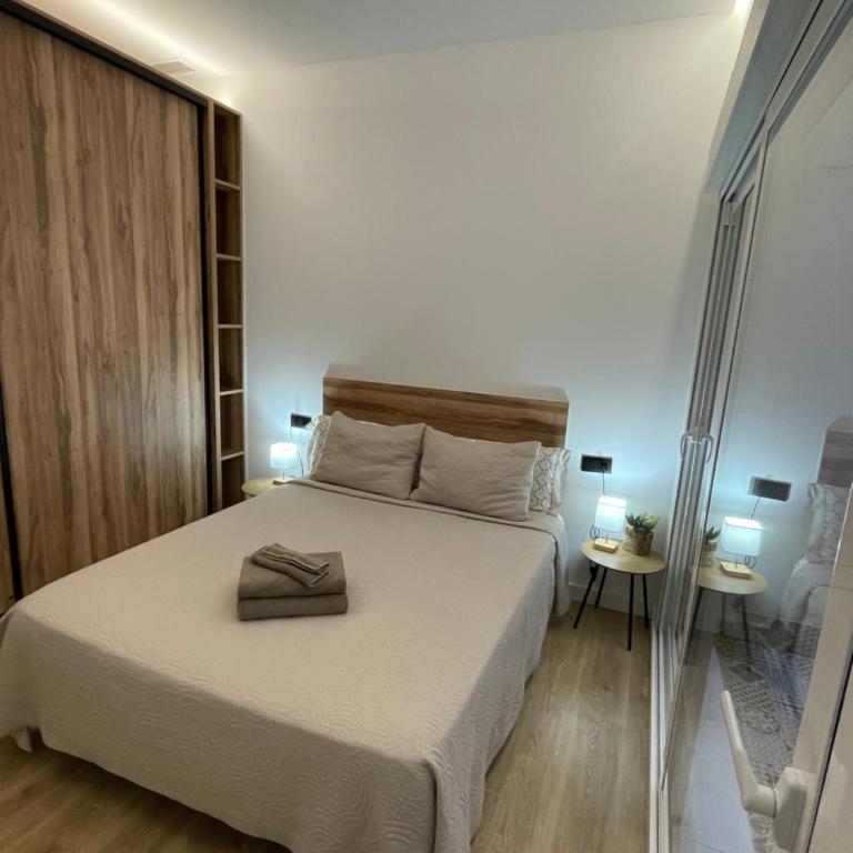 Alicante City Suite 1 - Two-Bedroom Apartment - 13