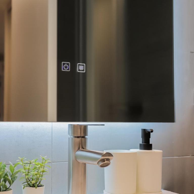 Riesco Suites by Andes STR - One-Bedroom Apartment with Balcony - Parking Included - 5