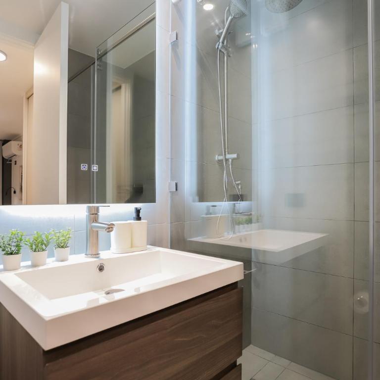 Riesco Suites by Andes STR - One-Bedroom Apartment with Balcony - Parking Included - 11