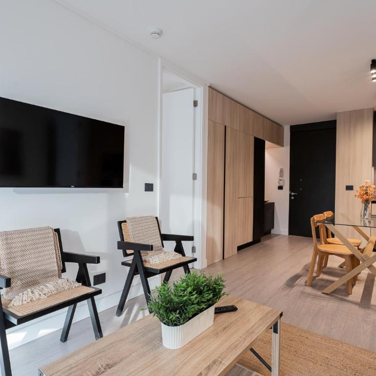 Riesco Suites by Andes STR - Two-Bedroom Apartment with Balcony - Parking Included - 4