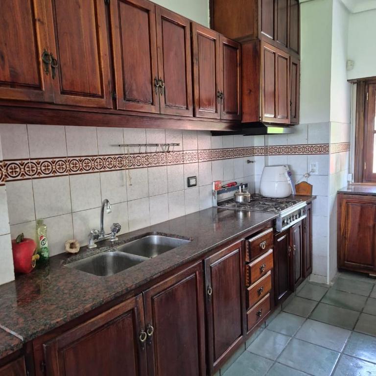 Casa con parque, 4 habitaciones, zona Villa Victoria Ocampo - Vacation Home - 32