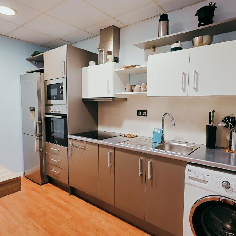 Fun Apt, City of Arts, ChillOut Zone, Soccer Table - Two-Bedroom Apartment - 4
