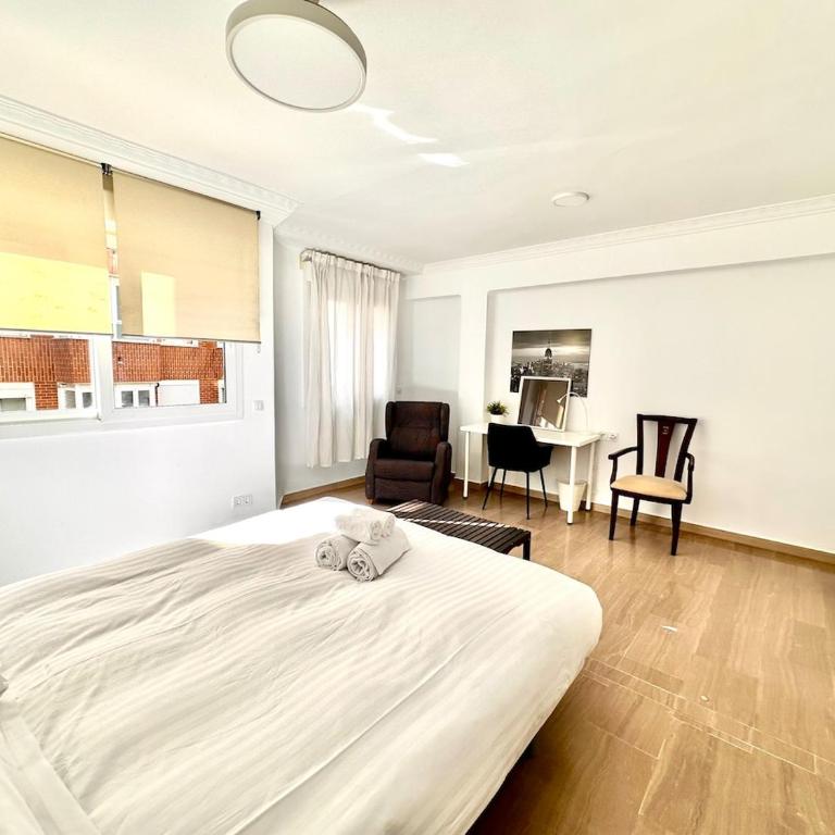 Seasonal Antonio Suárez - Two-Bedroom Apartment - 13