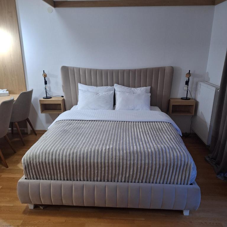 Aparthotel Vucko, depandans, U452 sa pogledom na stazu - private host - Apartment with Balcony - 8
