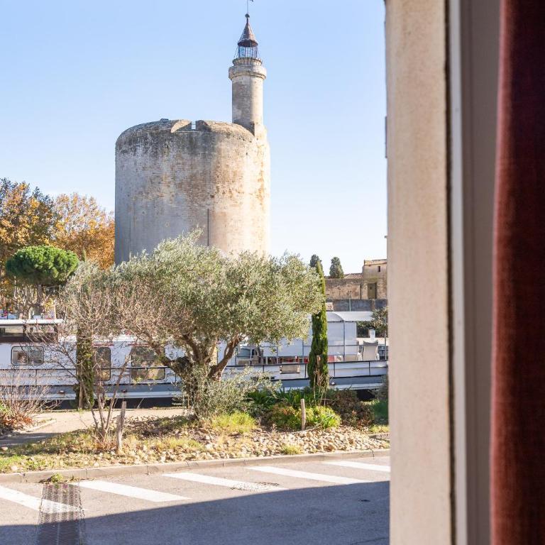 Hôtel La Maison des Croisades - Au pied des Remparts - Chambre Triple - Vue sur Canal - 6