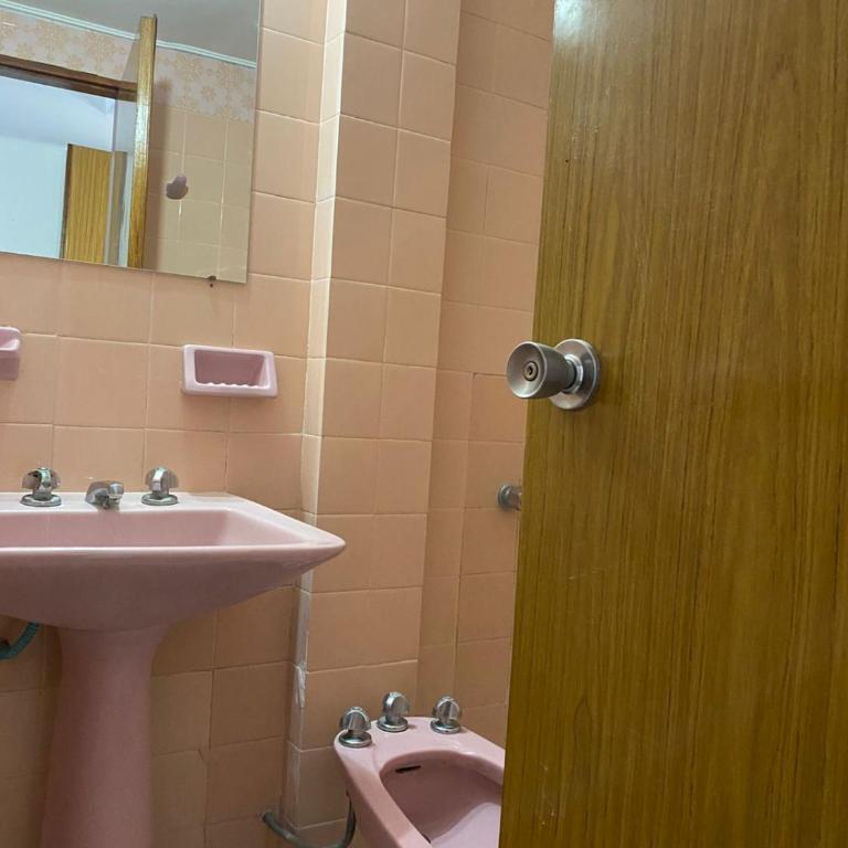 Gran Hotel Avenida - Family Room with Private Bathroom - 7