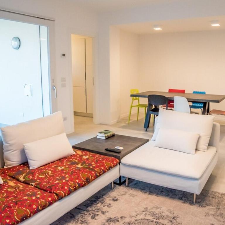 Brand New Design Apt - 2 Rooms 2 Bath 2 Carpark - Two-Bedroom Deluxe Apartment with Balcony - 10