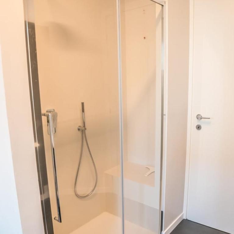 Brand New Design Apt - 2 Rooms 2 Bath 2 Carpark - Two-Bedroom Deluxe Apartment with Balcony - 12