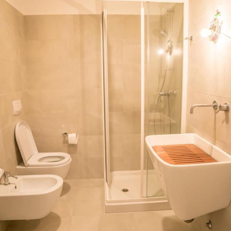 Brand New Design Apt - 2 Rooms 2 Bath 2 Carpark - Two-Bedroom Deluxe Apartment with Balcony - 13