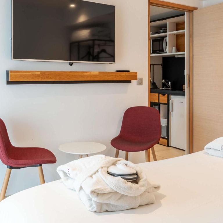 Mercure Avignon TGV Hotel & Spa - Suite Double avec Balcon et Canapé-Lit Double - 7