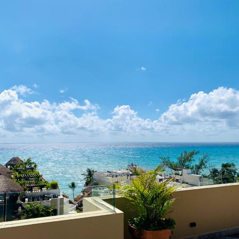 1 block from beach 2BR pool ocean view - Apartment - 70
