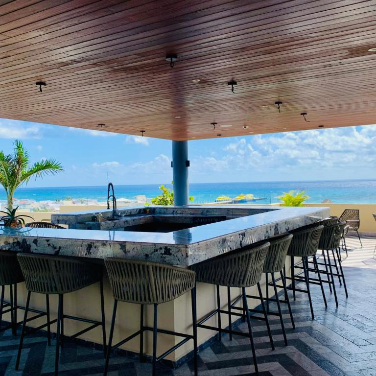 1 block from beach 2BR pool ocean view - Apartment - 93