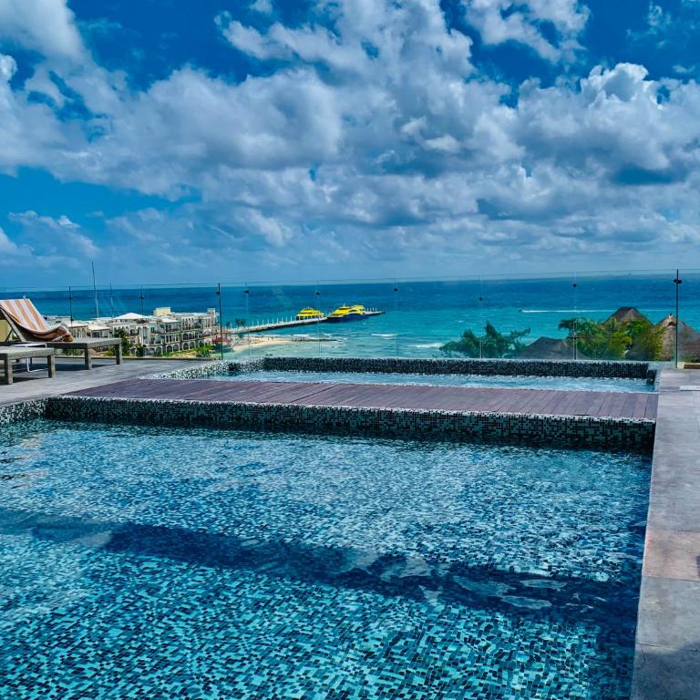 1 block from beach 2BR pool ocean view - Apartment - 84