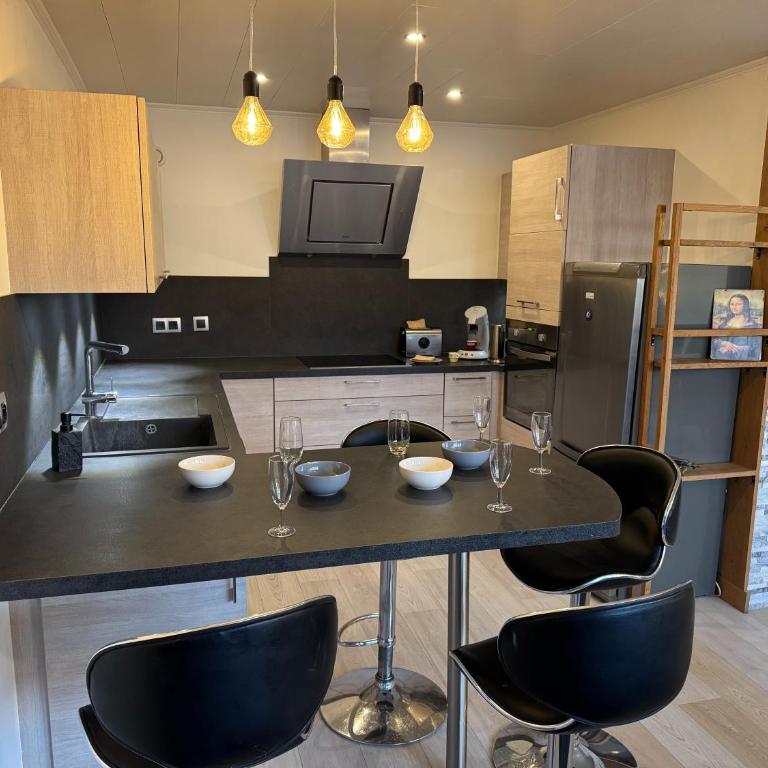 Appartement à 10 min du centre avec 2 chambres et garage - Appartamento con 2 Camere da Letto - 11