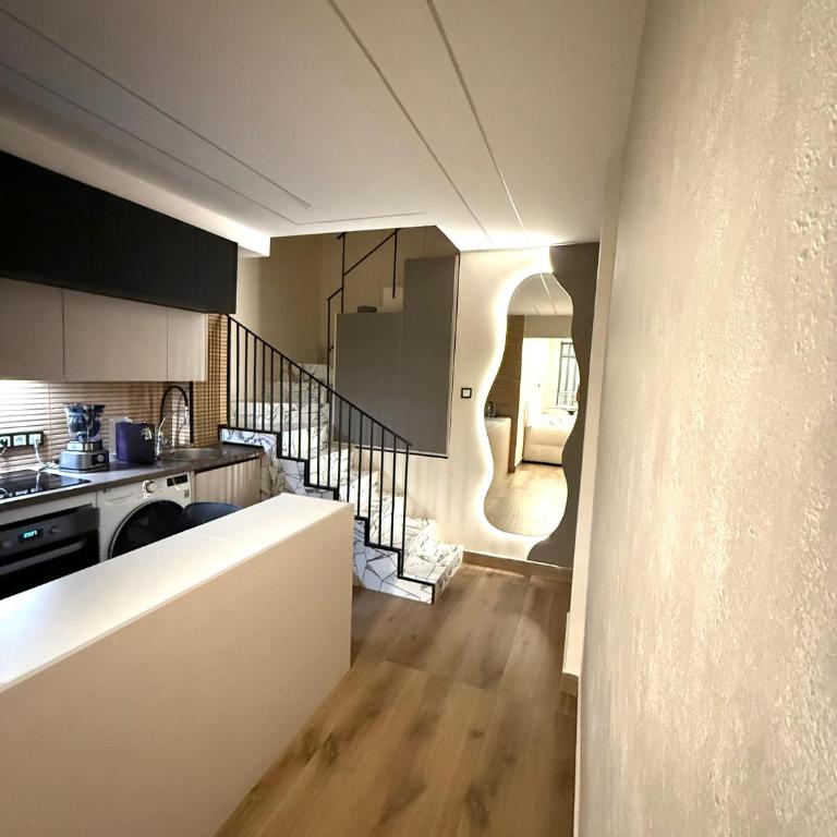 Beautiful duplex apartment in center Barcelona - Three-Bedroom Apartment - 11
