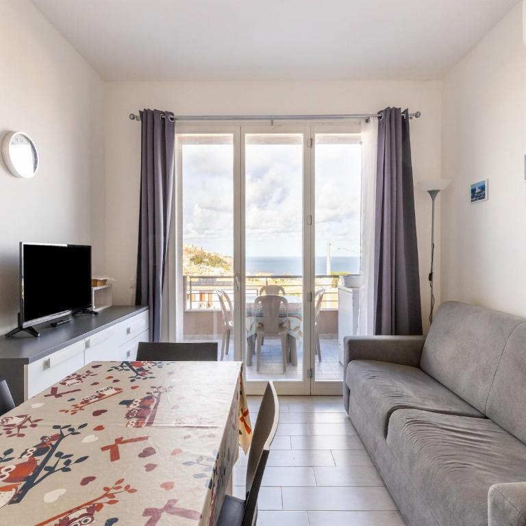 Vista mare e castello, piscina e posto auto - Appartamento con 1 Camera da Letto - 5