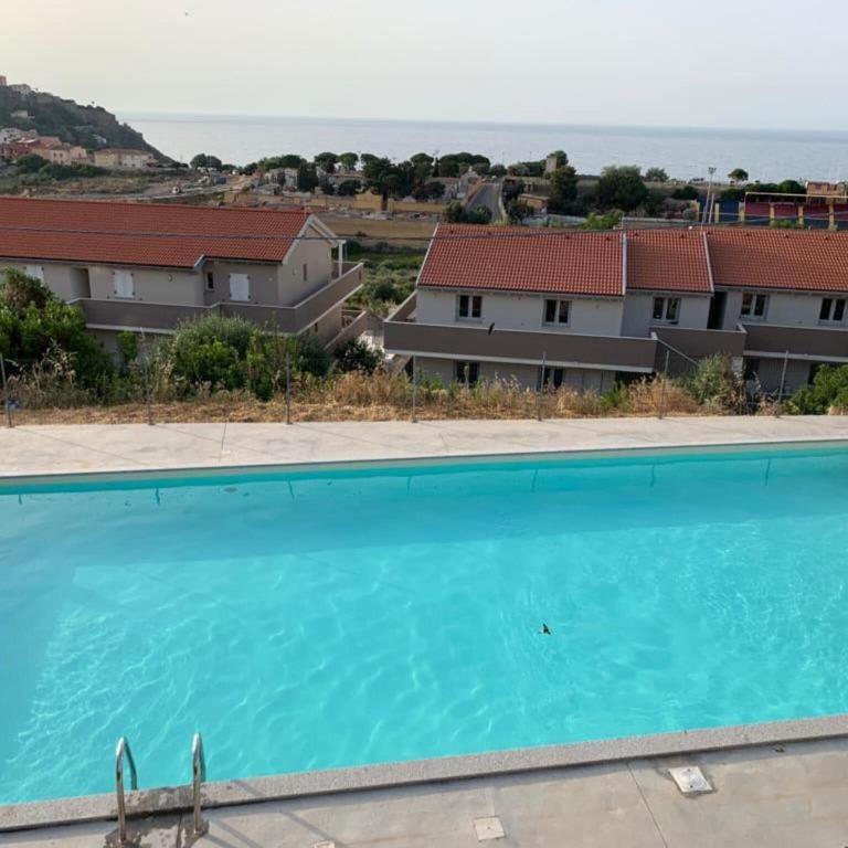 Vista mare e castello, piscina e posto auto - Appartamento con 1 Camera da Letto - 1