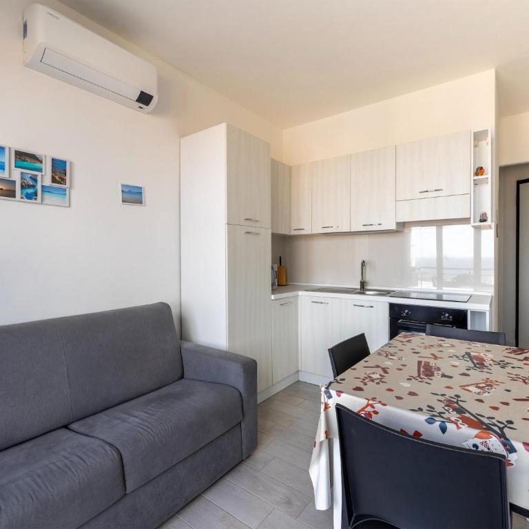 Vista mare e castello, piscina e posto auto - Appartamento con 1 Camera da Letto - 8