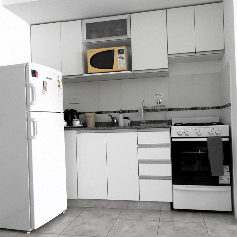 Luminoso monoambiente a pasos del Hospital Italiano - Apartamento de 1 dormitorio - 13