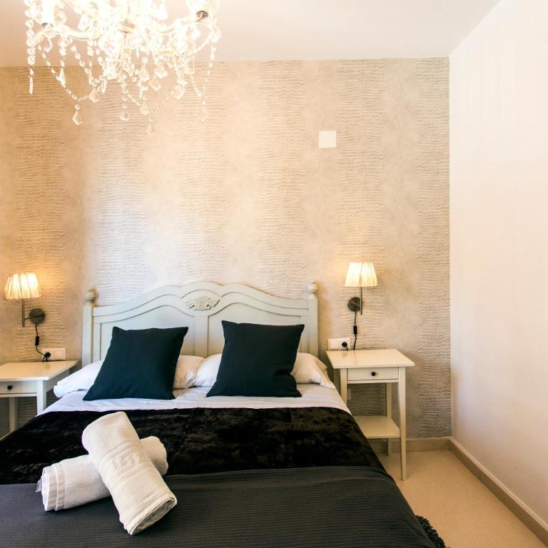 Total Valencia Old City Luxury - One-Bedroom Apartment - 5