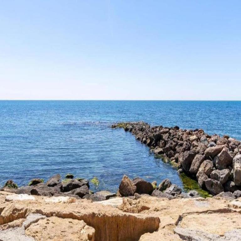 Roquetas Beachside Getaway - One-Bedroom Apartment - 36