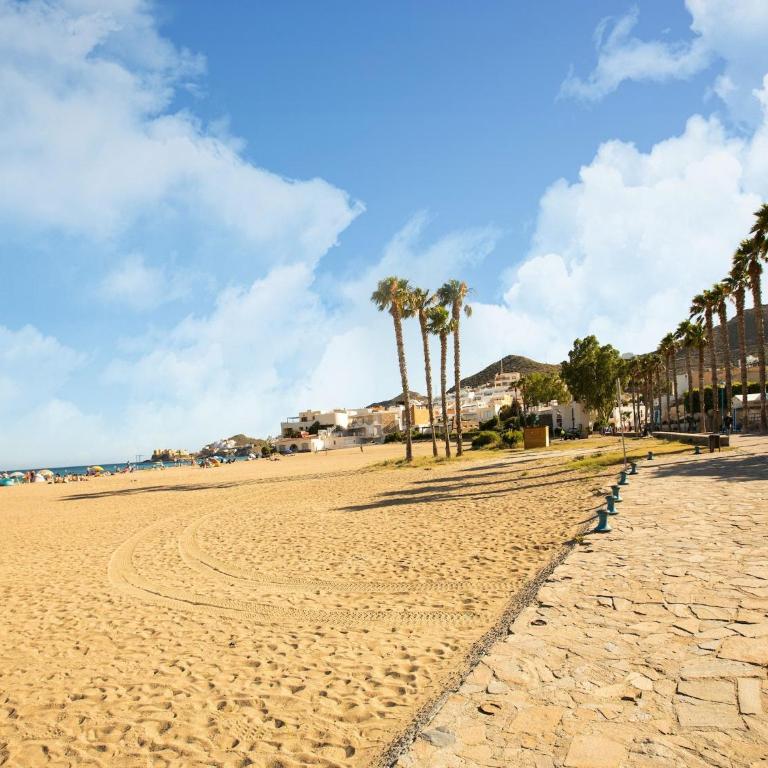 Roquetas Beachside Getaway - One-Bedroom Apartment - 33