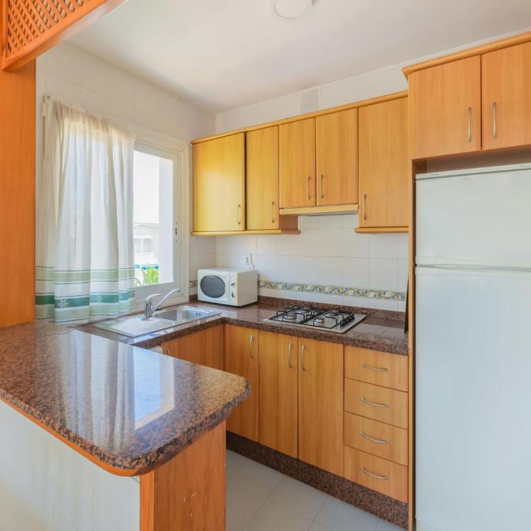 Roquetas Beachside Getaway - One-Bedroom Apartment - 5