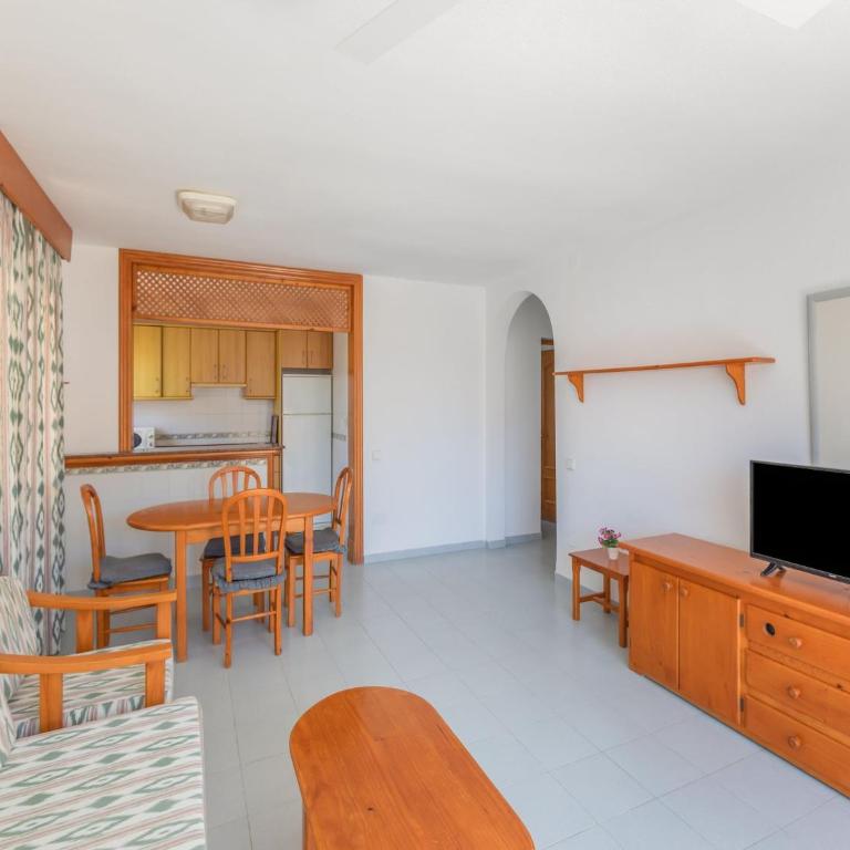 Roquetas Beachside Getaway - One-Bedroom Apartment - 17