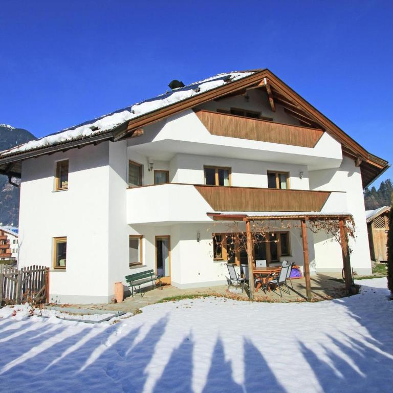 Residence in Kaltenbach near ski lifts - Three-Bedroom Apartment - 9