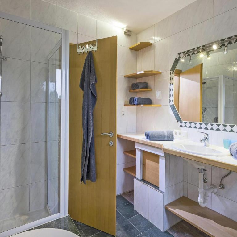 Residence in Kaltenbach near ski lifts - Three-Bedroom Apartment - 13