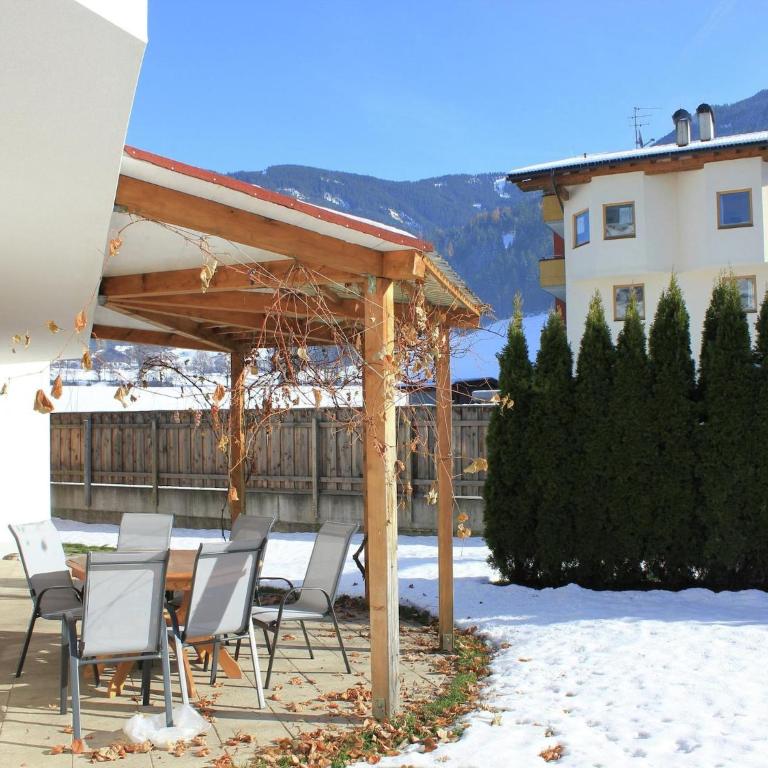 Residence in Kaltenbach near ski lifts - Three-Bedroom Apartment - 14