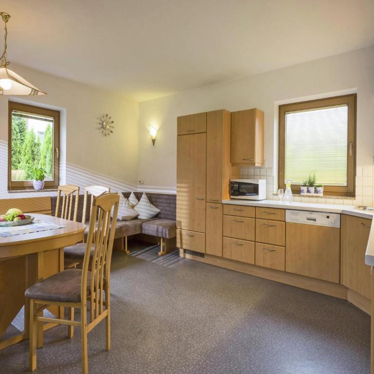 Residence in Kaltenbach near ski lifts - Three-Bedroom Apartment - 11